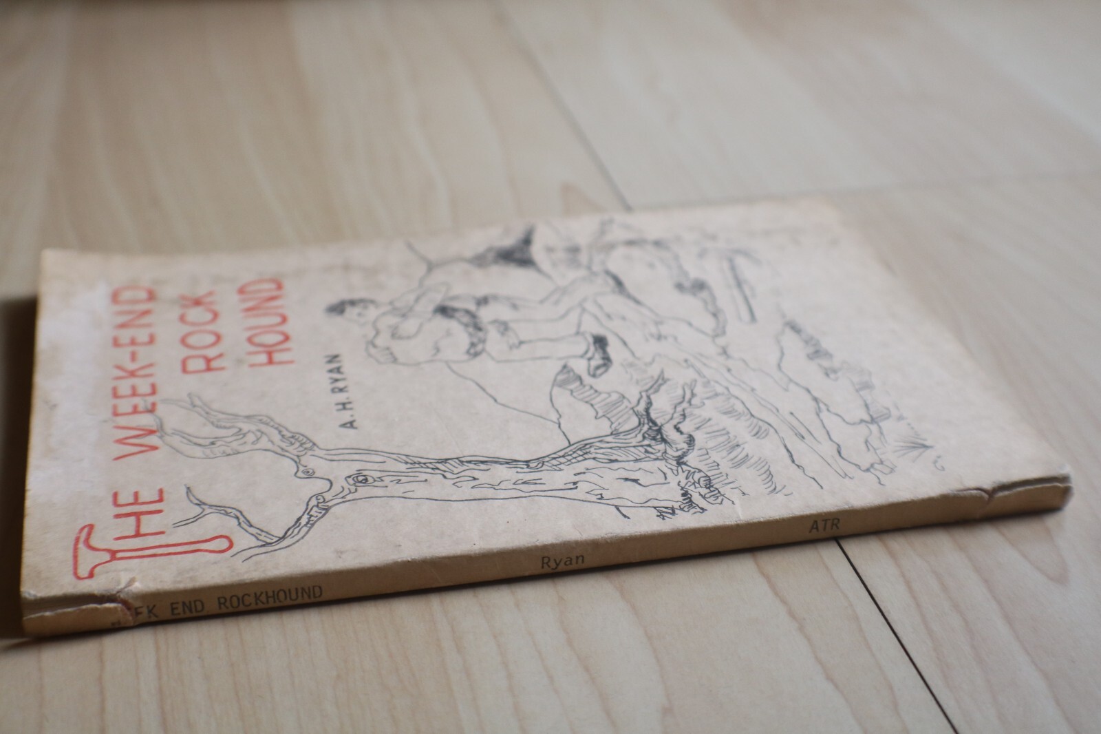 1970 the weekend rock hound AH ryan rock book 106 pages