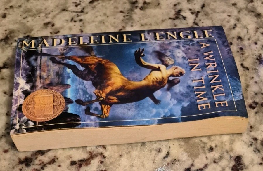 A Wrinkle in Time Paperback by Madeleine L &lsquo;Engle