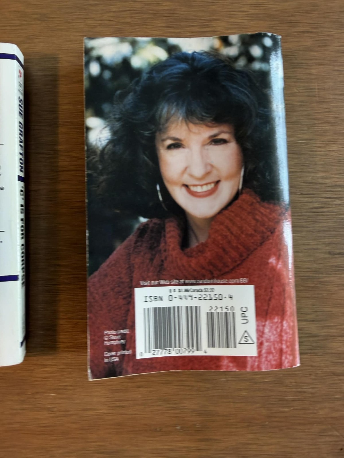 Sue Grafton PB Book Bundle – 3 Books Included