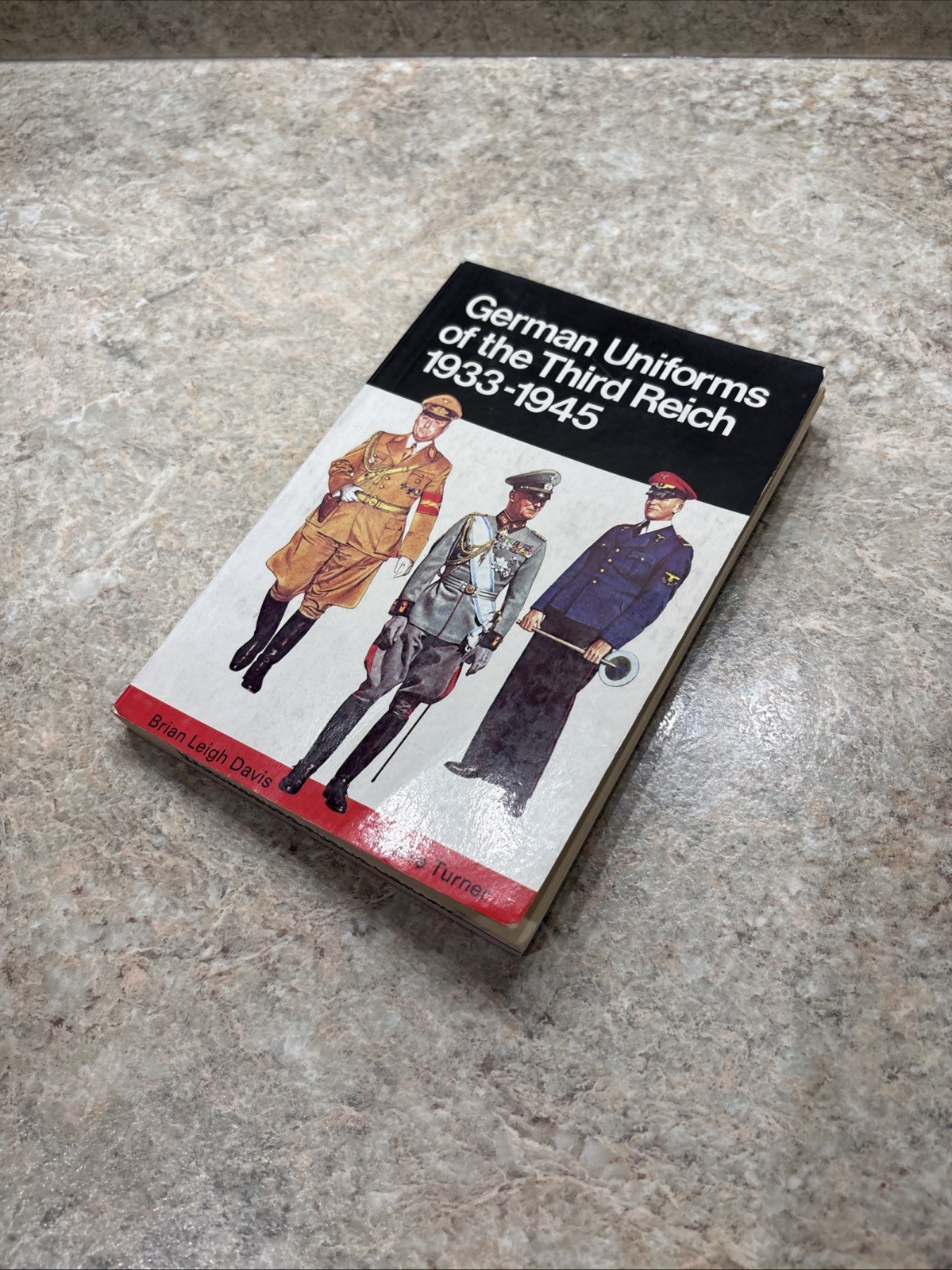 German Uniforms Of The Third Reich 1933-1945 Brian Davis Pierre Turner 1986 Nazi