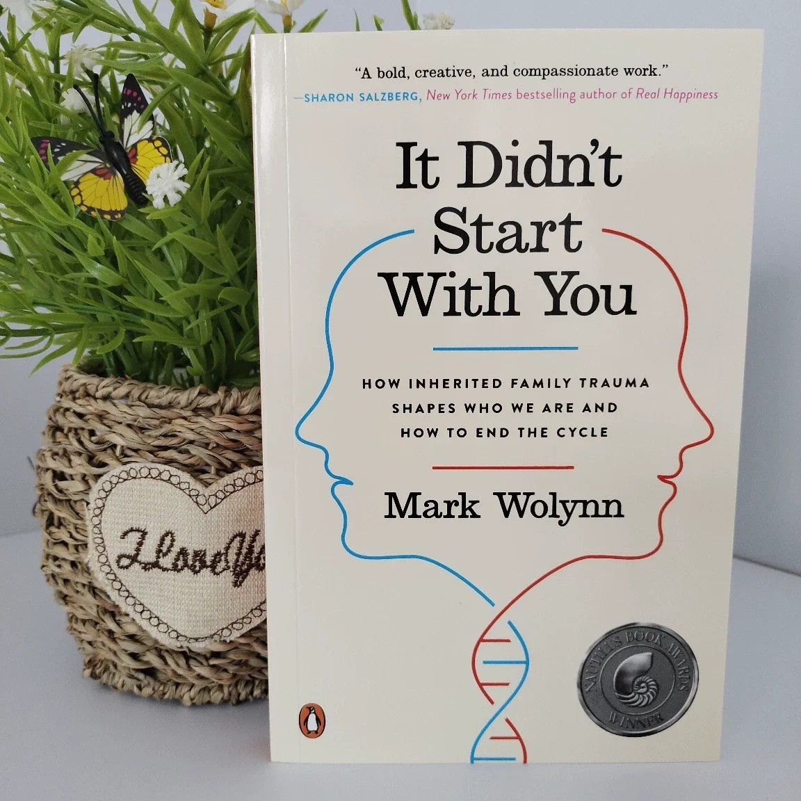 It Didn&rsquo;t Start with You : How Inherited Family Trauma Shapes Who We Are and How