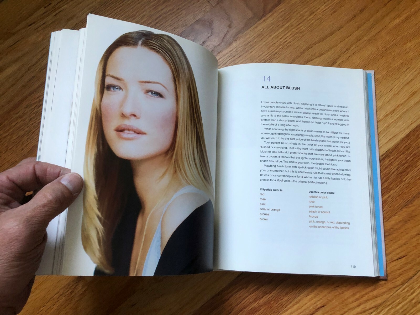 « Bobbi Brown Beauty  » The Ultimate Beauty Resource 1st Edition 1997, 242 pages.