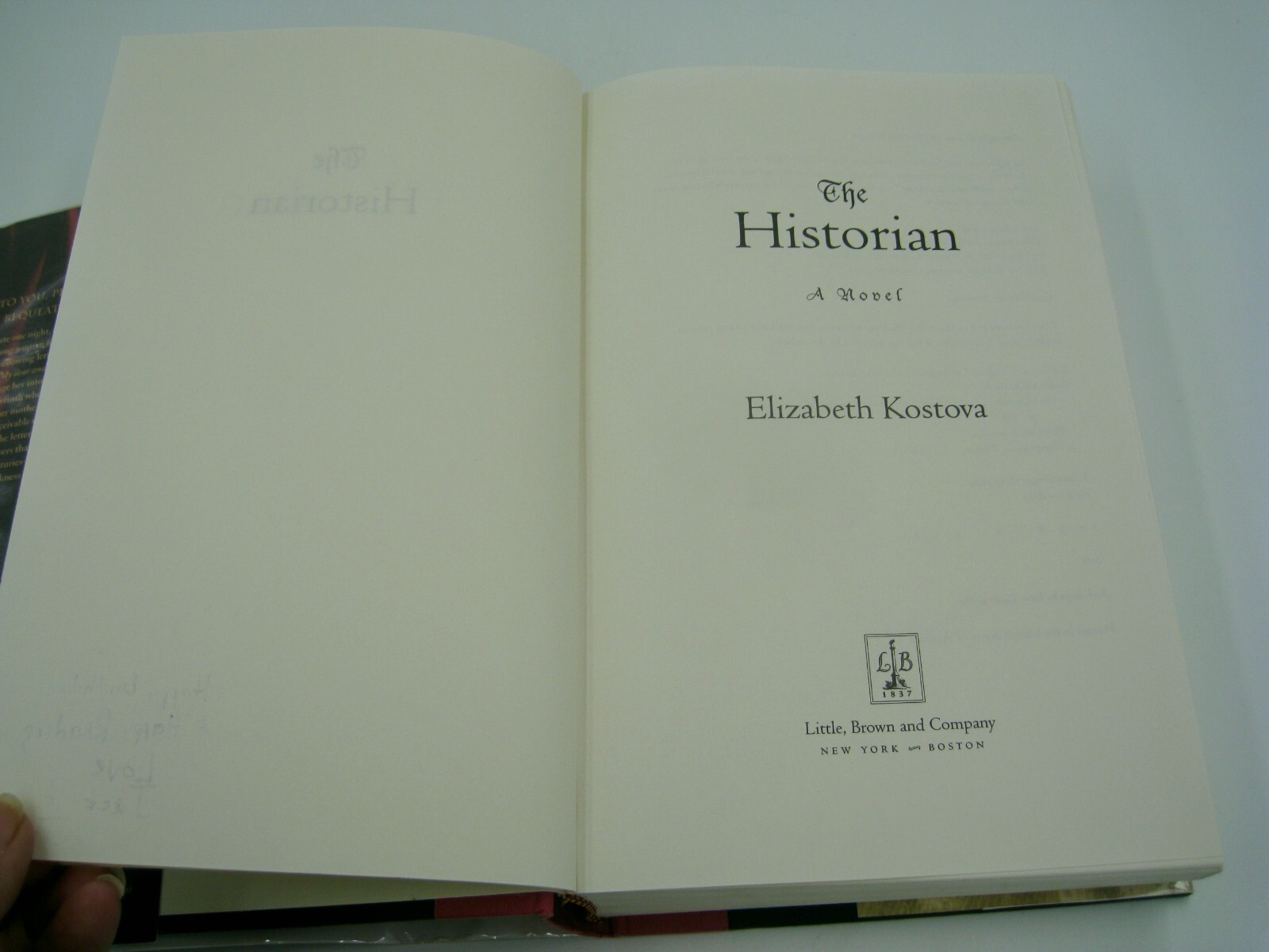 Elizabeth Kostova THE HISTORIAN 1st Edition 1st Printing Like New