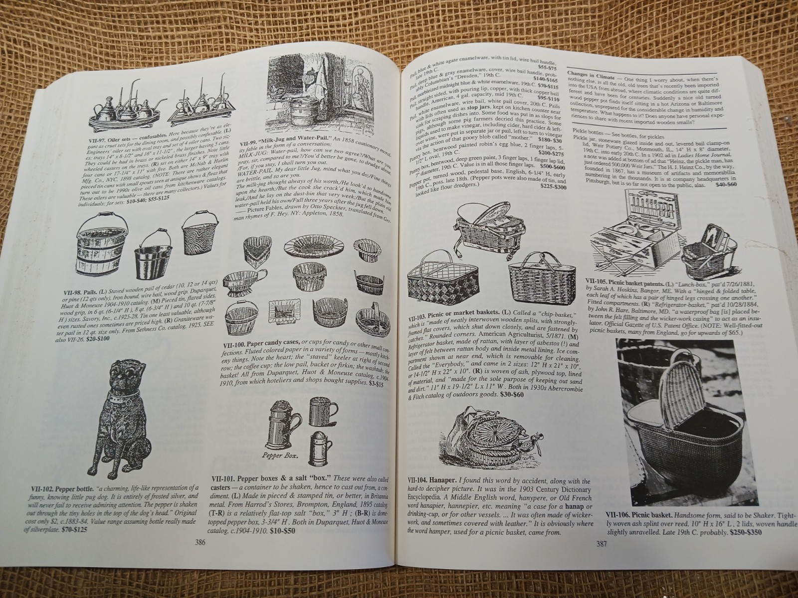 300 Years of Kitchen Collectibles : Identification and Value Guide; 4th ed.&rsquo; PB