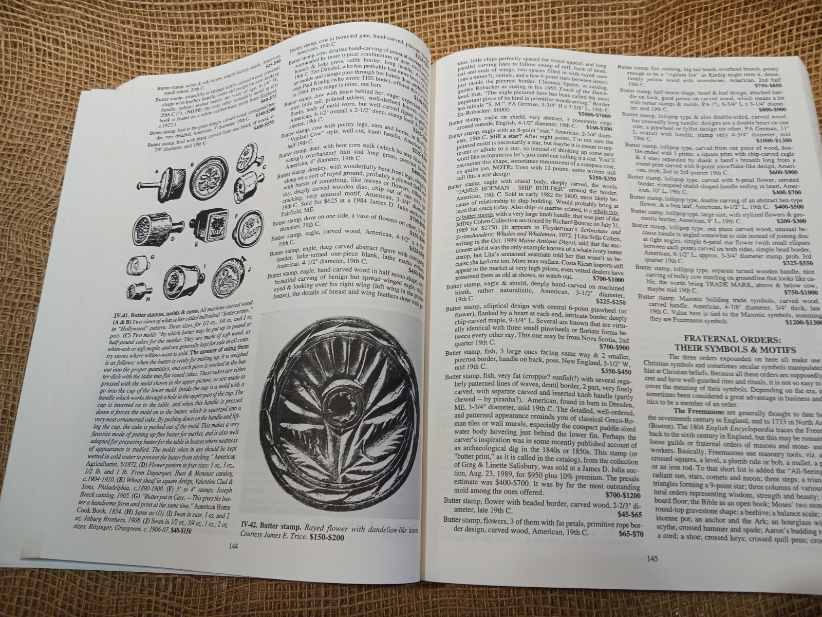 300 Years of Kitchen Collectibles : Identification and Value Guide; 4th ed.&rsquo; PB