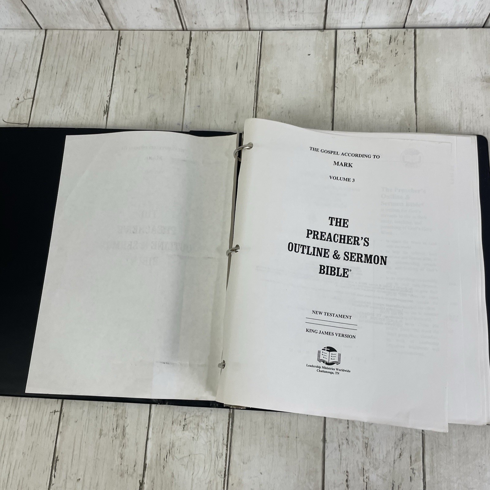 Preacher&rsquo;s Outline & Sermon Bible KJV 3-Ring Binder – Mark Volume 3