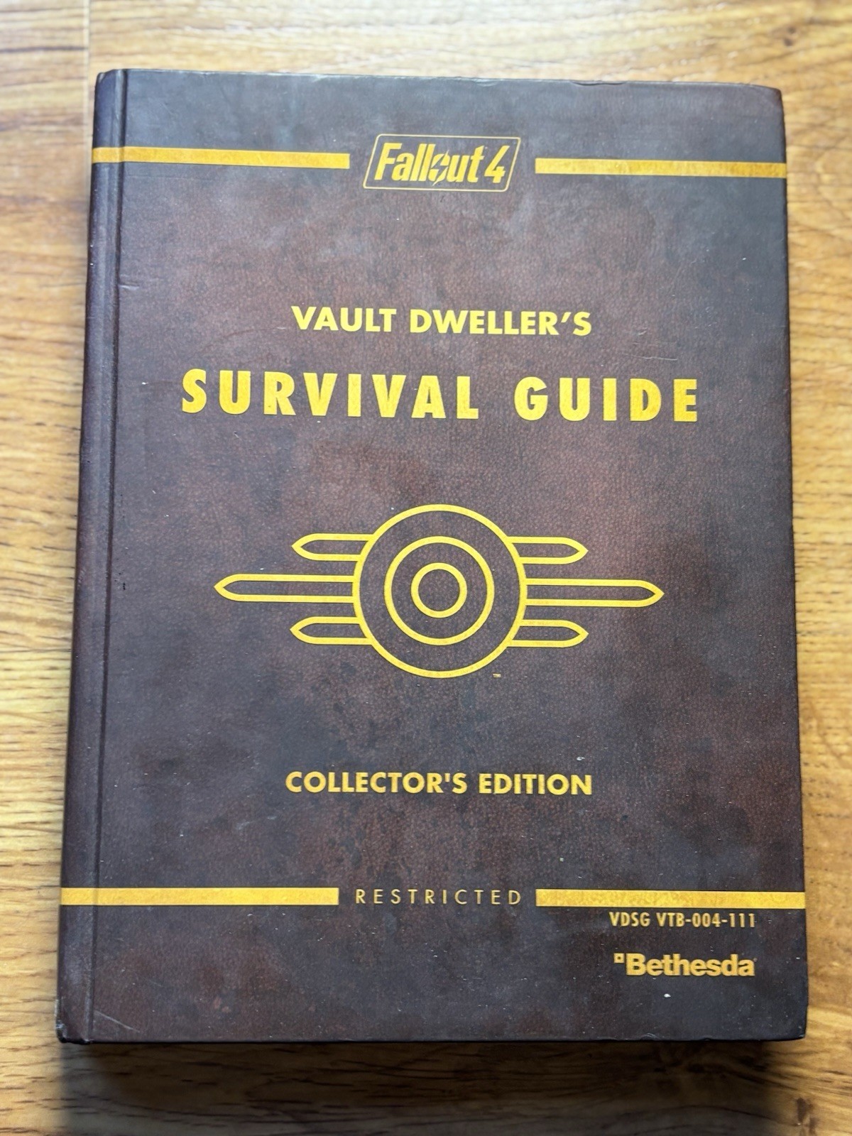 Fallout 4 Vault Dwellers Survival Guide BOOK ONLY Collector&rsquo;s edition hardcover