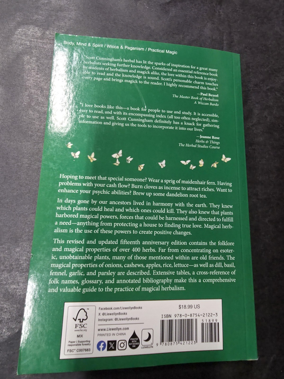 Cunningham&rsquo;s Encyclopedia of Magical Herbs (Llewellyn&rsquo;s Sourcebook Series)