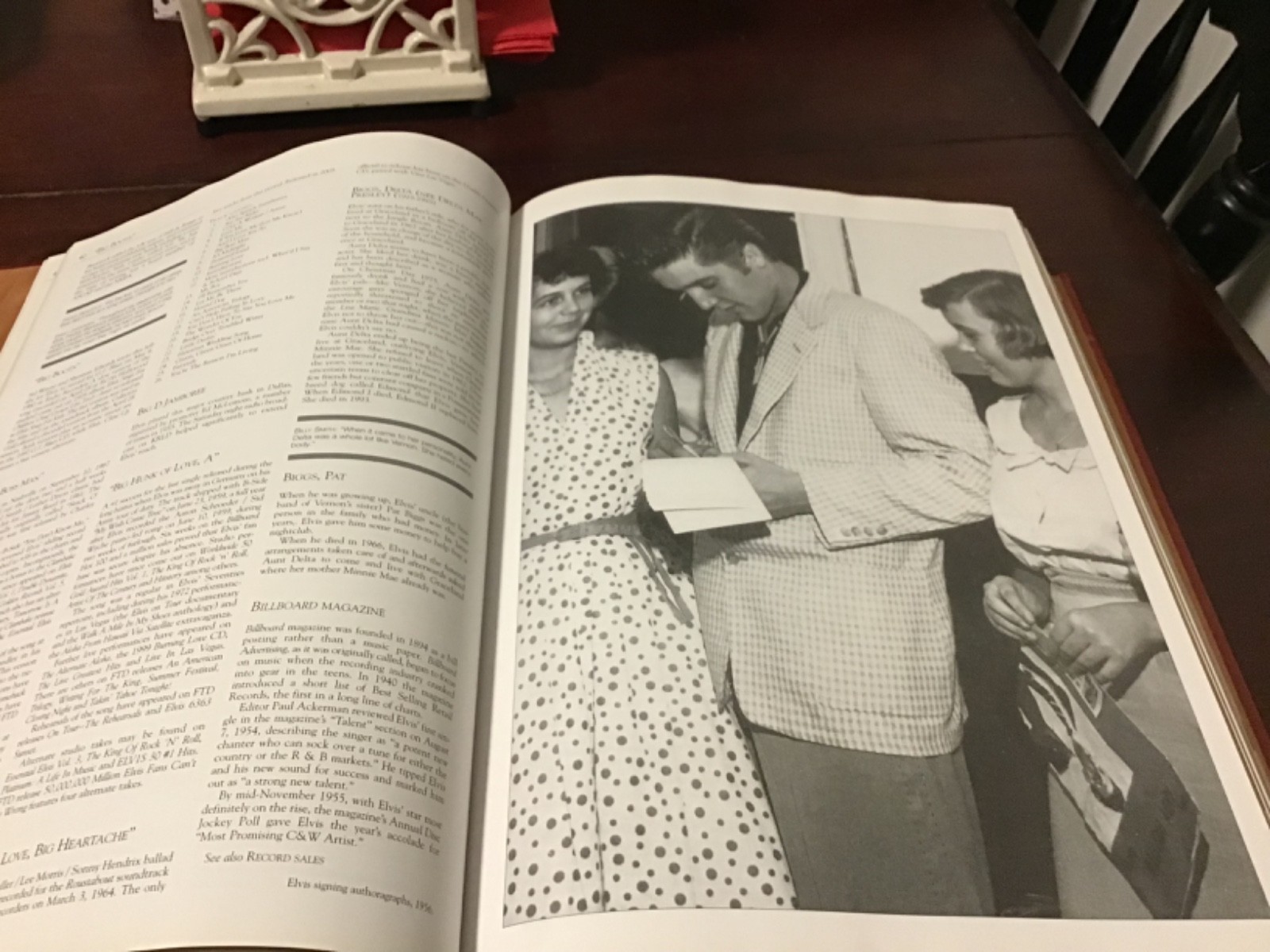 The Elvis Encyclopedia By Adam Victor