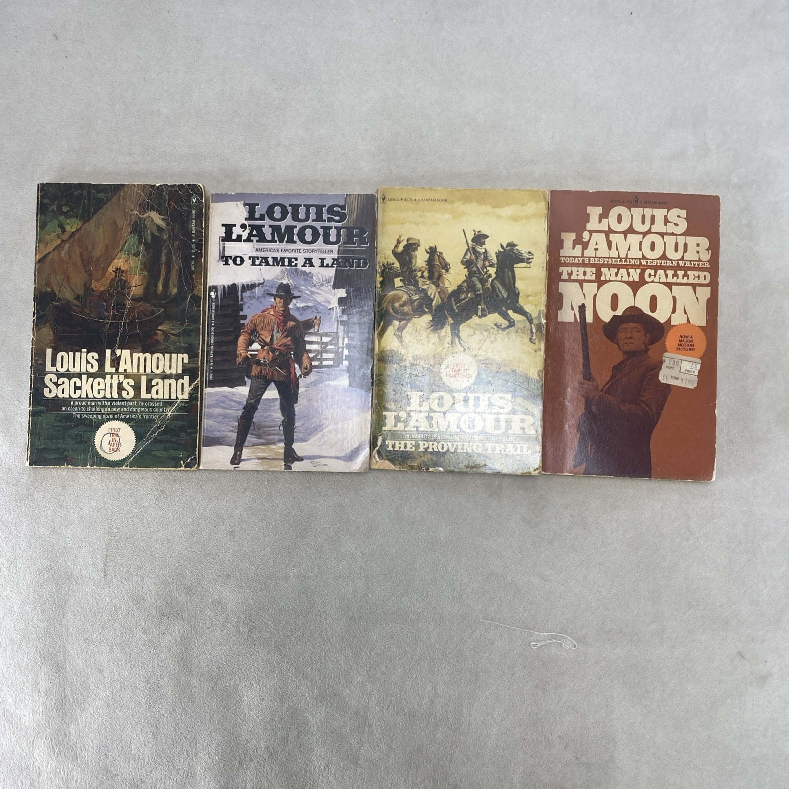 Louis L&rsquo;Amour Lot of 20 Paperback Books Bantam Sackets Mixed Lot Westerns