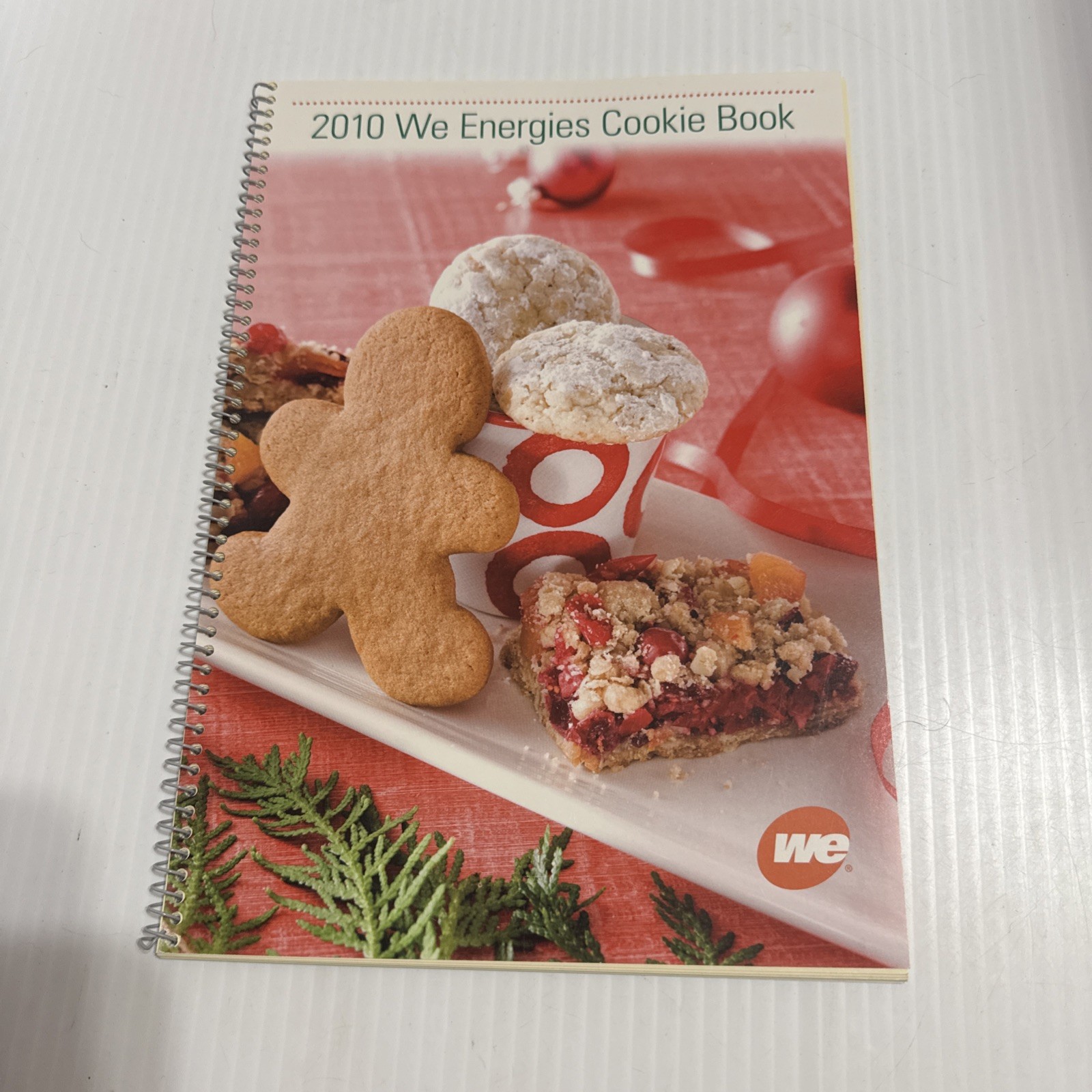 We Energies Cookie Book 2010 – 33 Color Pages – 33 Recipes