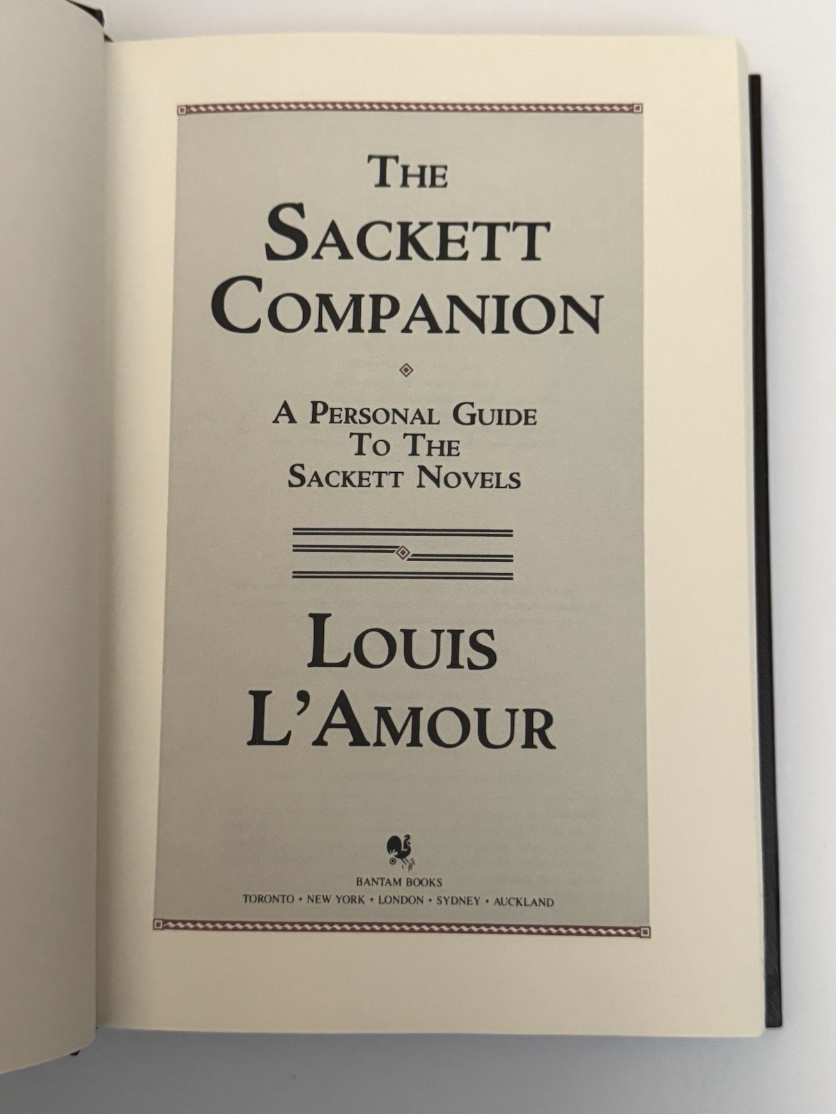 Vtg 1980&rsquo;s Louis L&rsquo;Amour « The Sackett Companion » Leatherette Edition Like New