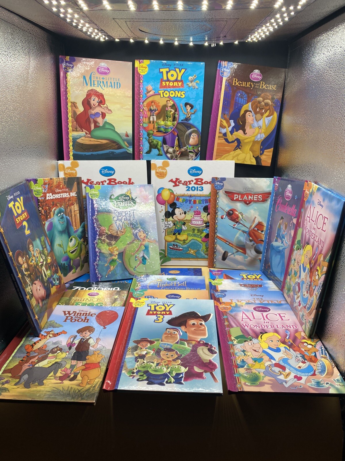 2010&rsquo;s Disney&rsquo;s Wonderful World of Reading Lot 23 Hardcover Books