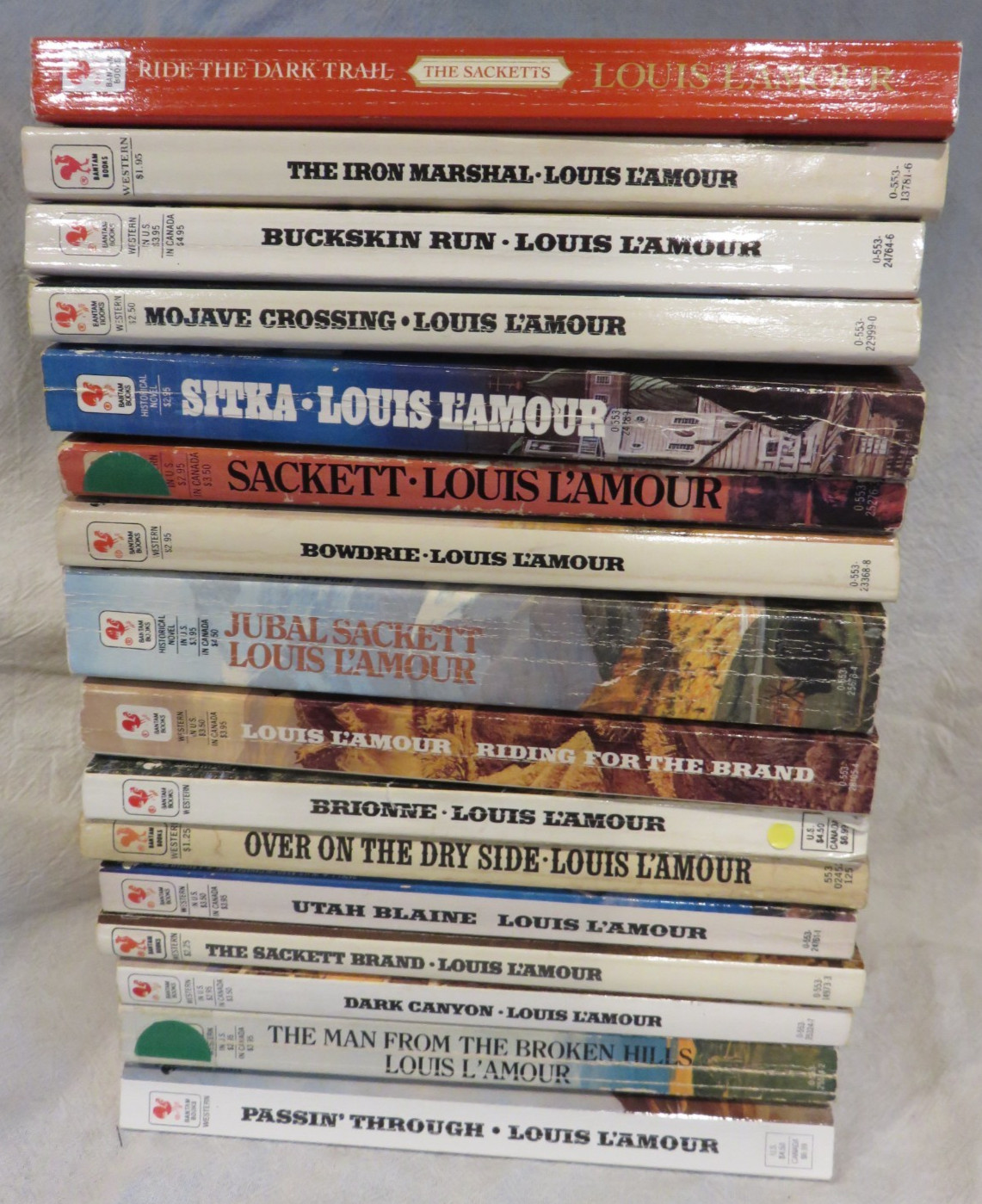 Lot of 16 Louis L&rsquo;Amour Western Paperback Books Sackett & More