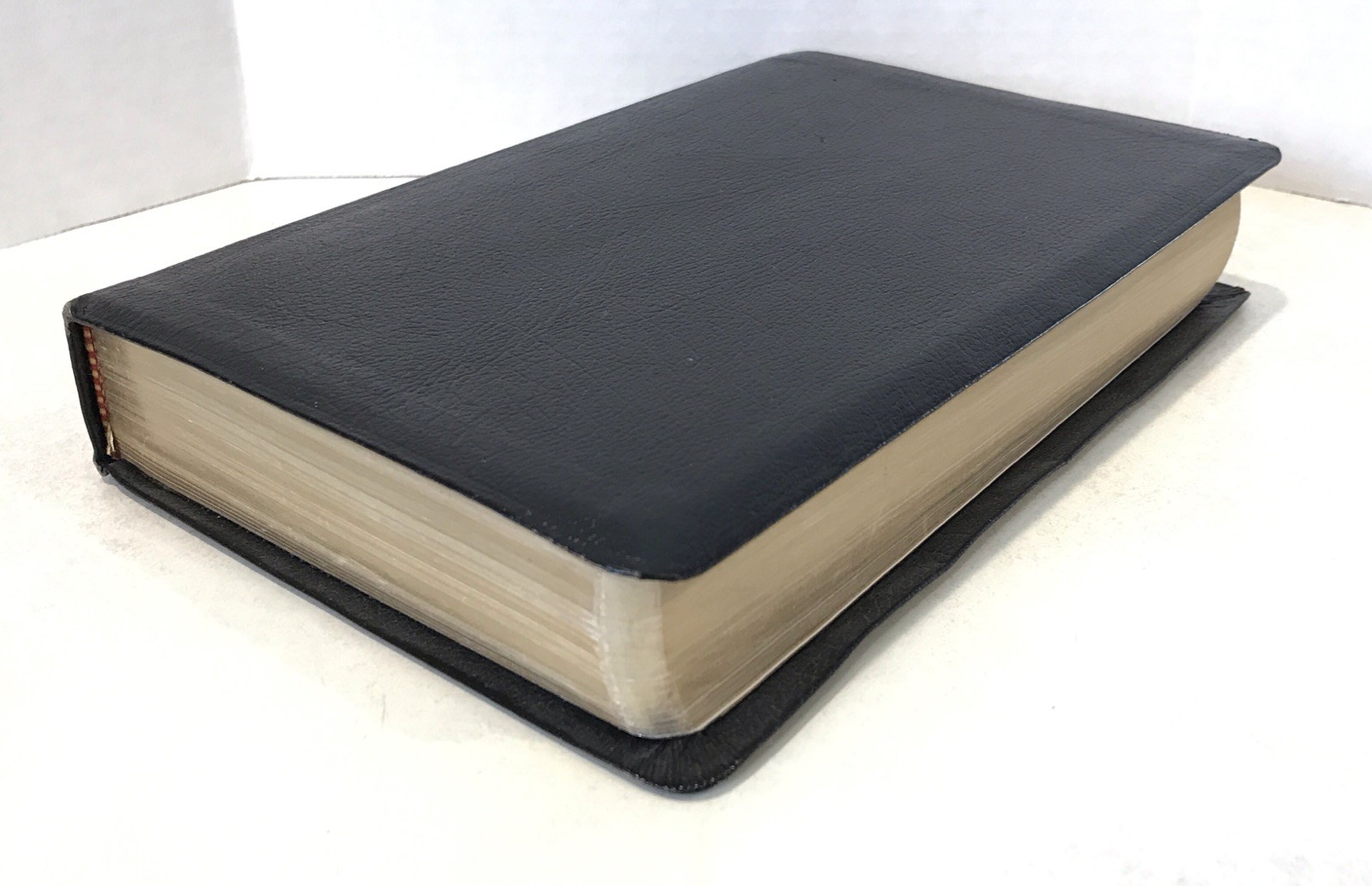 The New OPEN Holy Bible NKJV Reader&rsquo;s Edition Nelson 1453 Black Bonded Leather