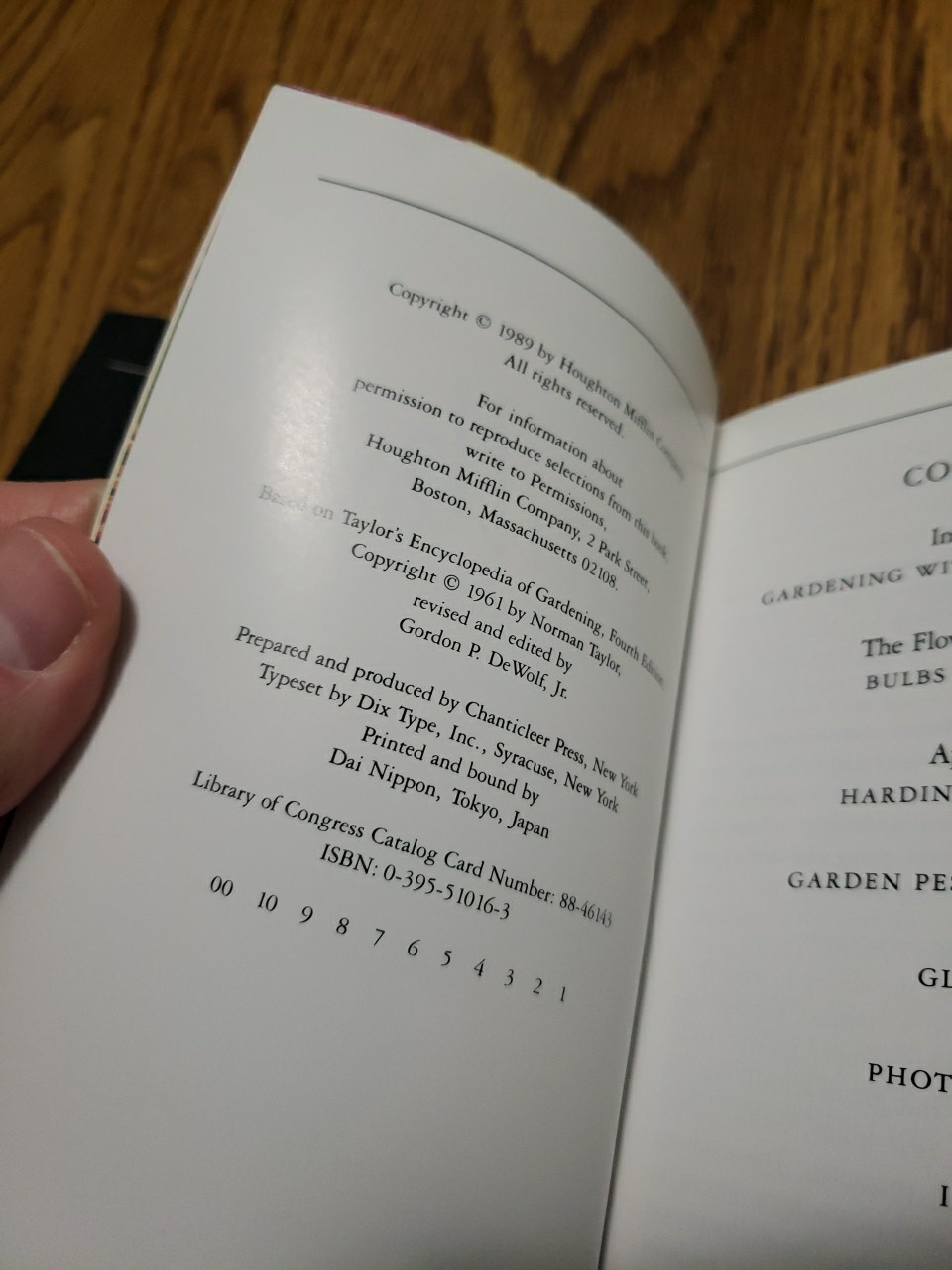 Taylor&rsquo;s Pocket Guides to Old-Fashioned Roses & Bulbs for Summer 1989 Paperbacks