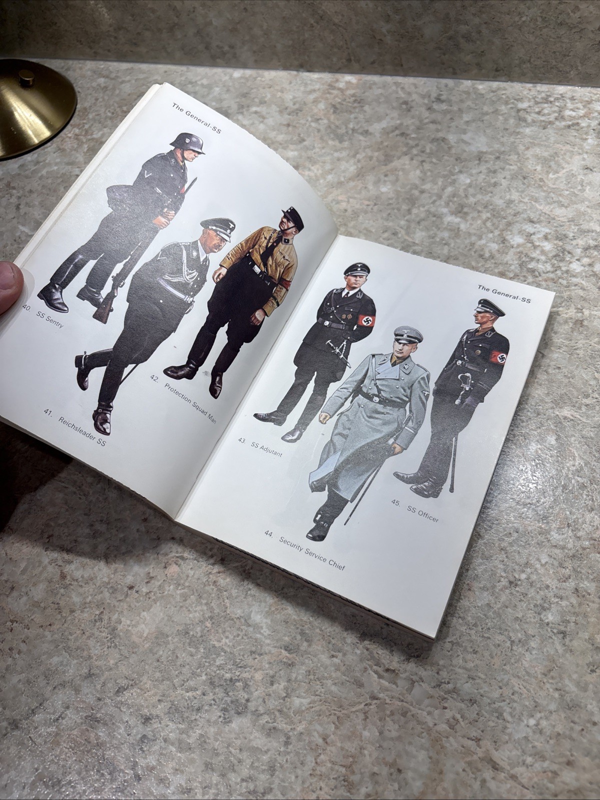 German Uniforms Of The Third Reich 1933-1945 Brian Davis Pierre Turner 1986 Nazi
