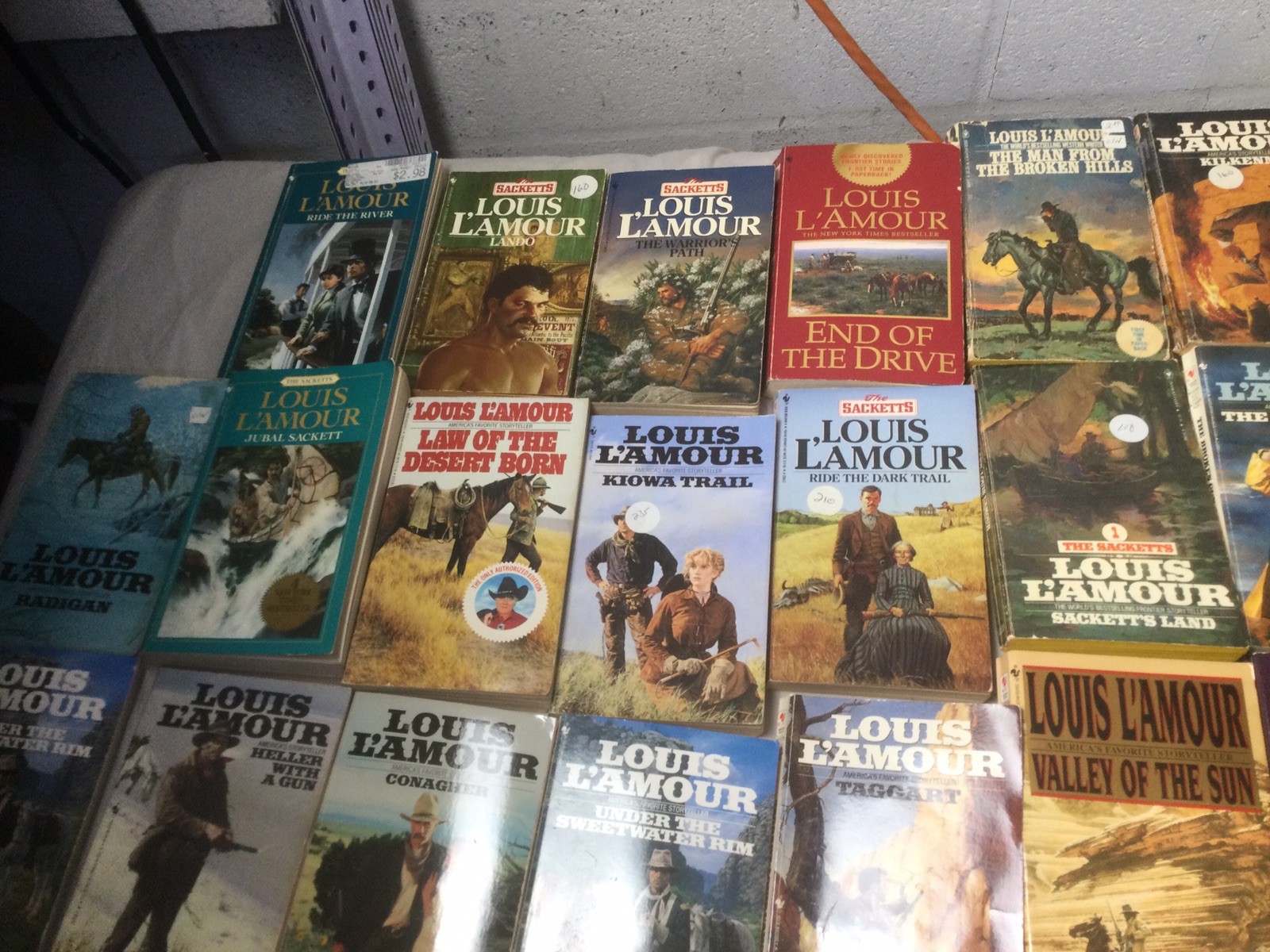 80+ Louis L&rsquo;Amour Paperback Lot Western Collection Sackett Series