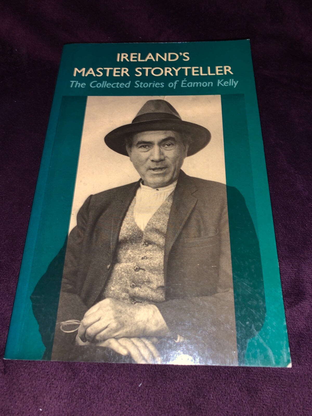 IRELAND&rsquo;S MASTER STORYTELLER Eamon Kelly, 1998 edition paperback book