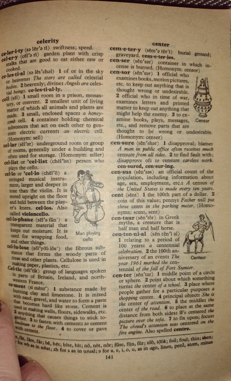 VINTAGE SCHOLASTIC DICTIONARY OF AMERICAN ENGLISH 1970&rsquo;s PAPERBACK 864 PAGES