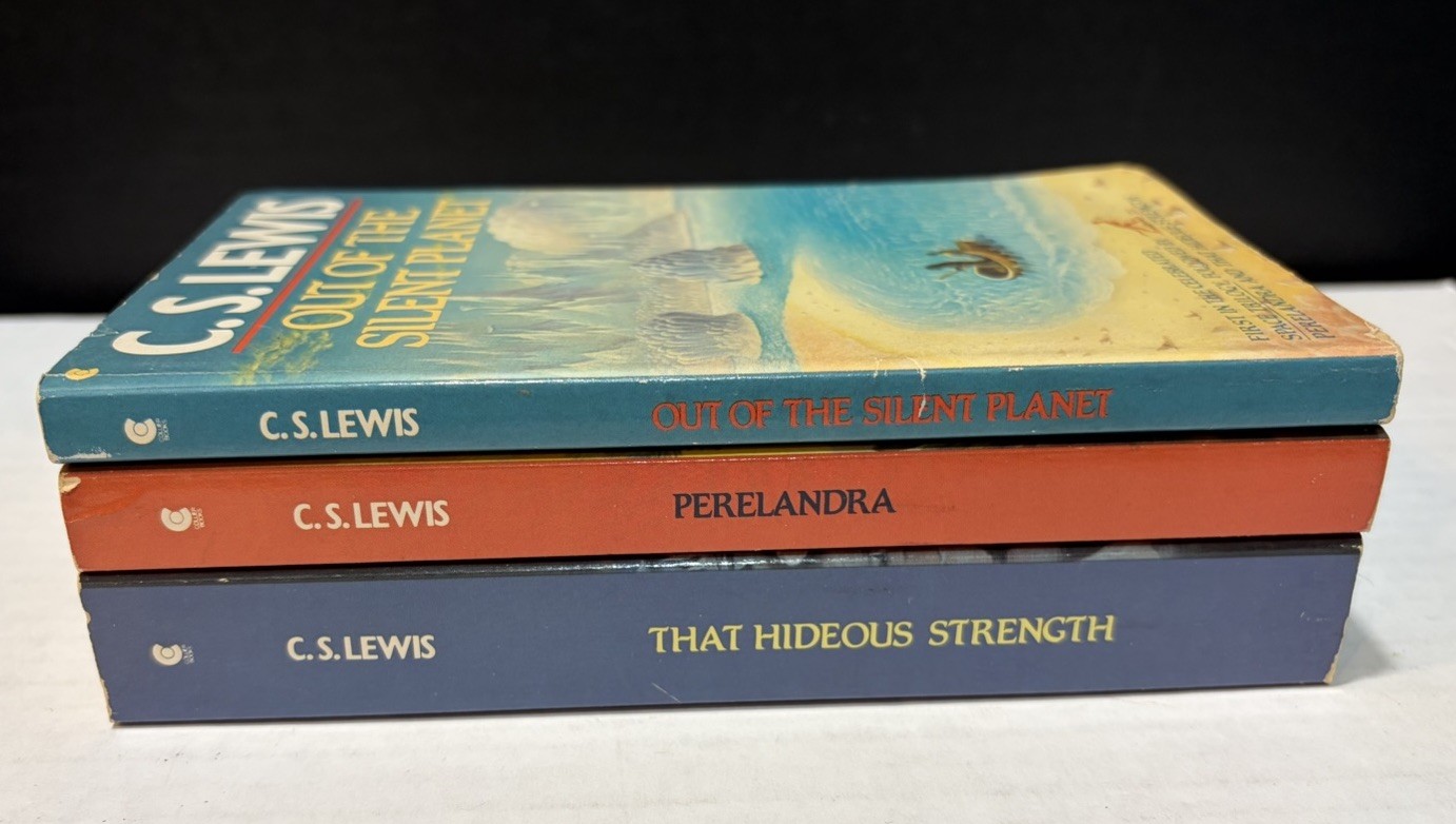 Vintage 1980&rsquo;s « THE COSMIC TRILOGY » by C. S. Lewis 3 Volumes Complete