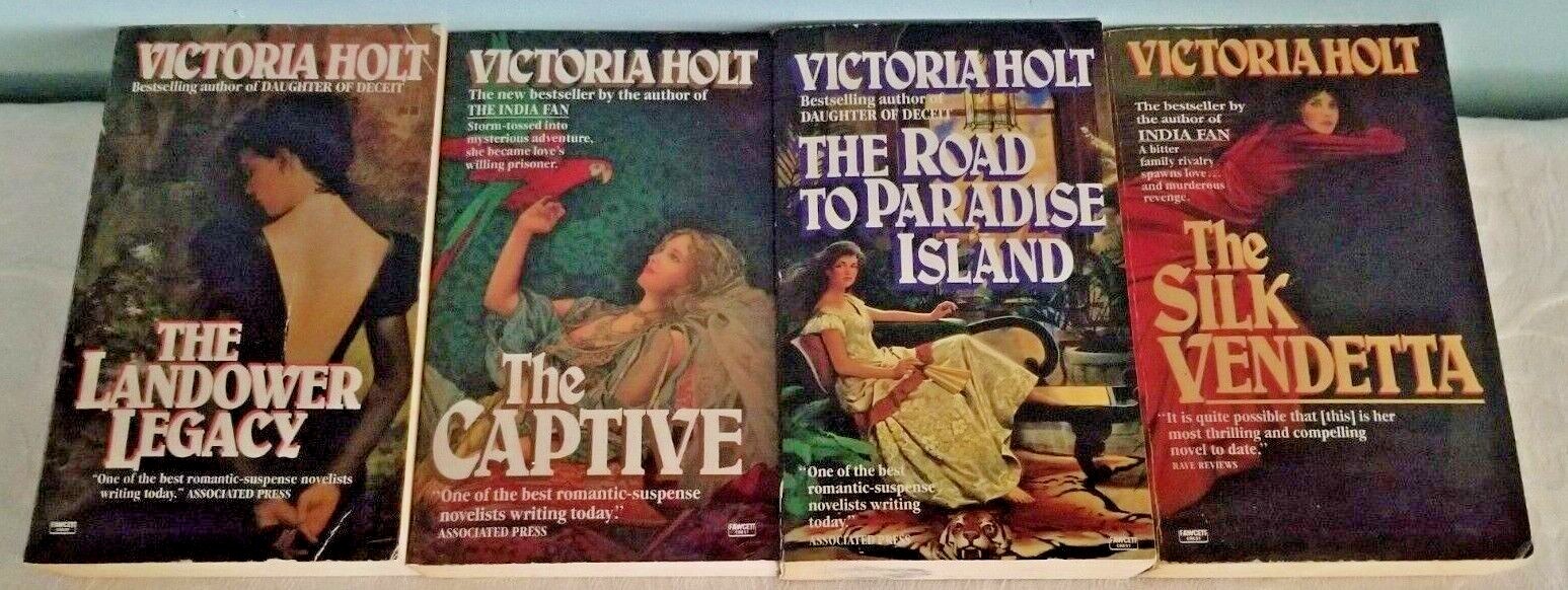 A Victoria Holt Quartet Boxed Set Of 4 MM Pbs Captive Paradise Island Silk Vende