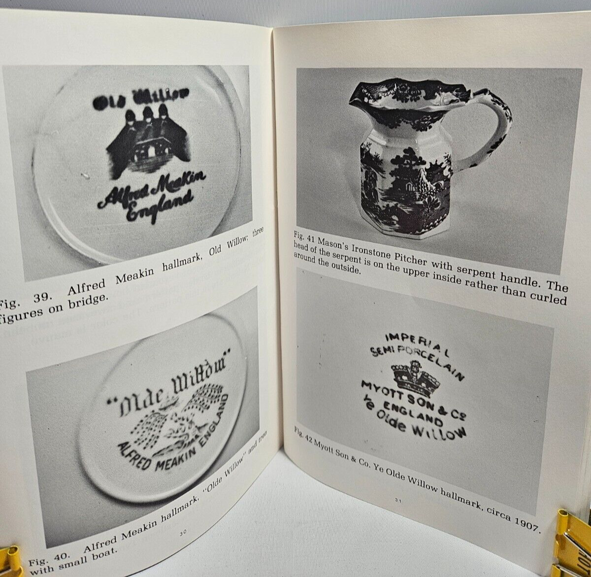 Willow Pattern China Collector&rsquo;s Guide by Veryl Marie Worth & Louise M. Loehr