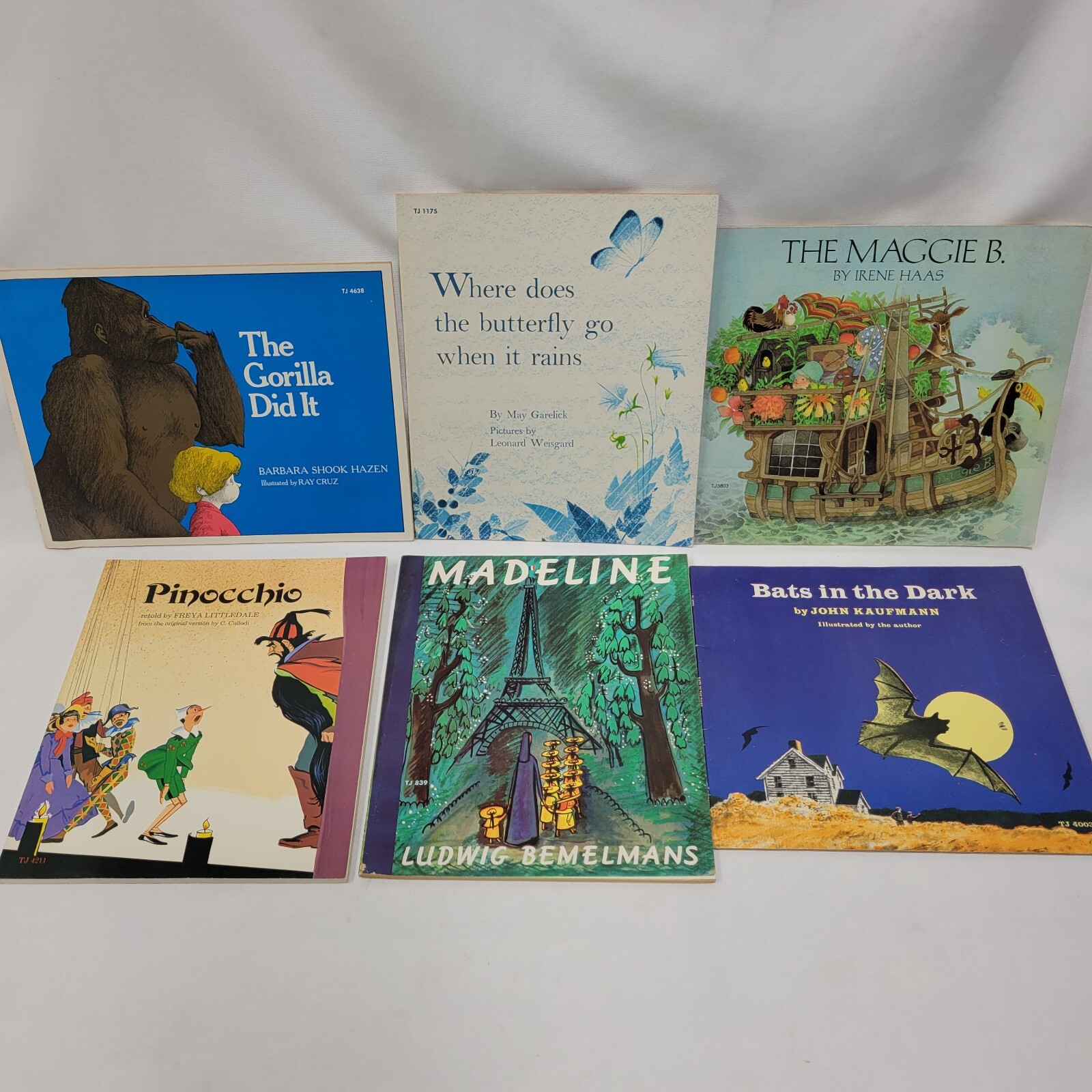 Lot of 36 Vtg Scholastic Books TW TJ TX 60’s 70’s Early 80&rsquo;s 8 1st printings