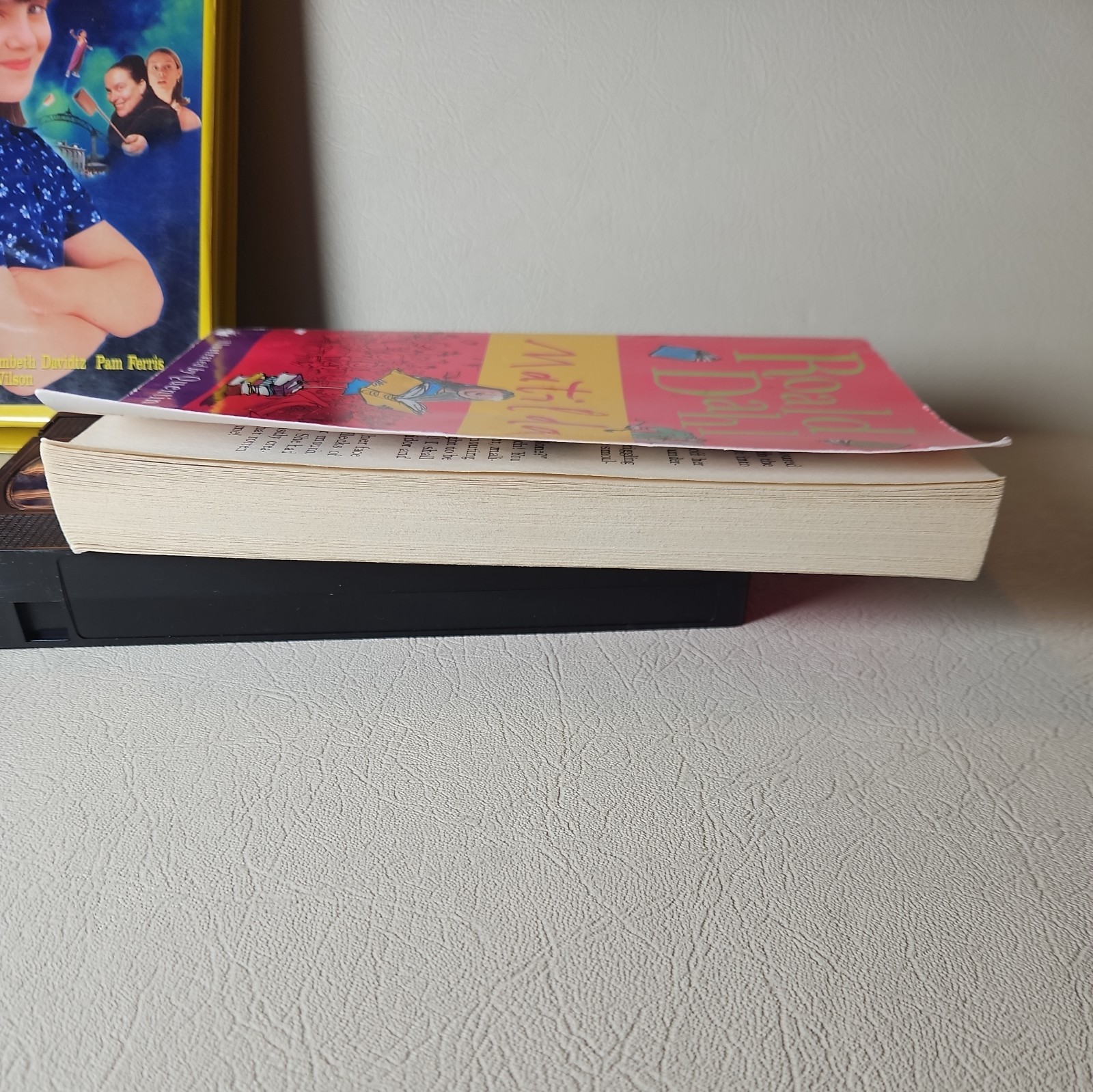 Matilda by Roald Dahl First Edition + Matilda Vintage VHS – VG – Y2K 90&rsquo;s Danny