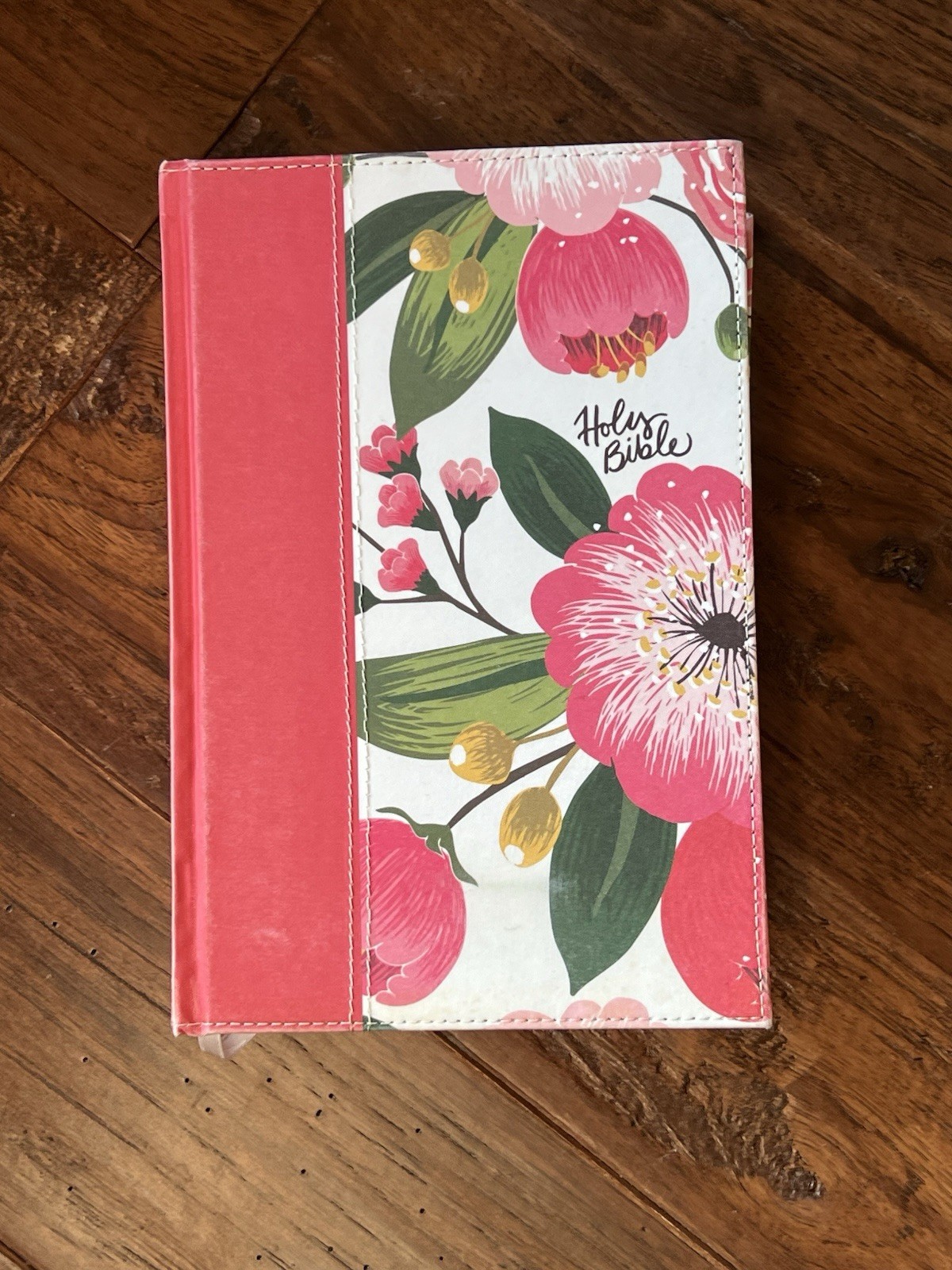 The Woman&rsquo;s Study Bible Hardcover Floral Edition Bible Very Good