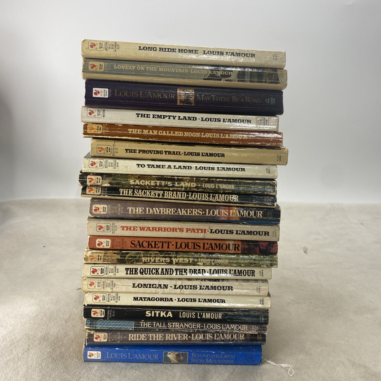 Louis L&rsquo;Amour Lot of 20 Paperback Books Bantam Sackets Mixed Lot Westerns