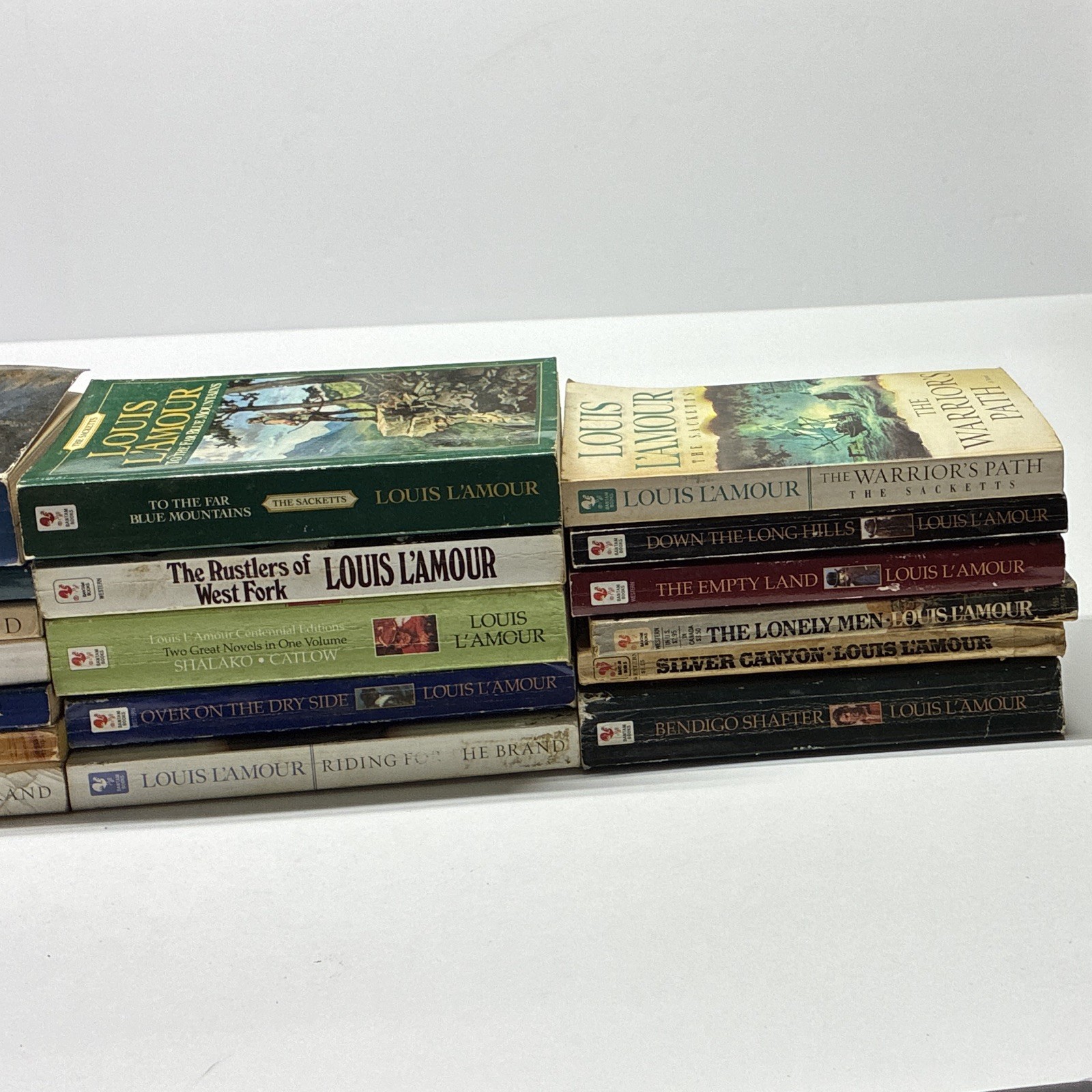 Louis L&rsquo;Amour Lot of 18 Paperback Western Novels The Sacketts Bantam Books
