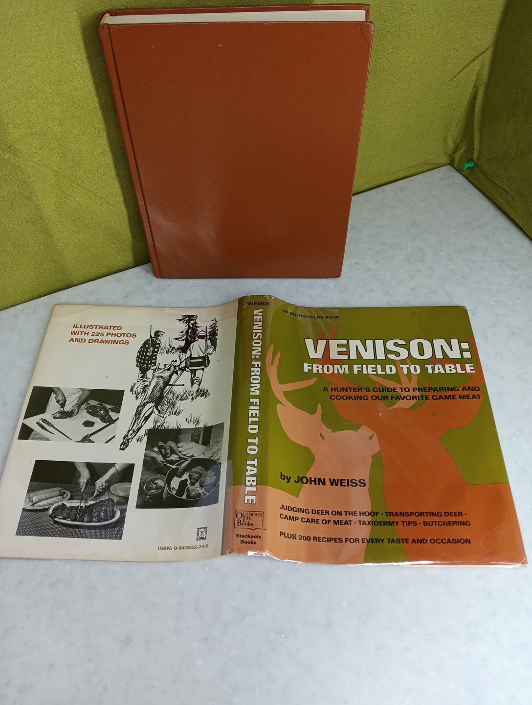 « Venison: From Field To Table » by John Weiss Hard Cover With jacket 1984 nice
