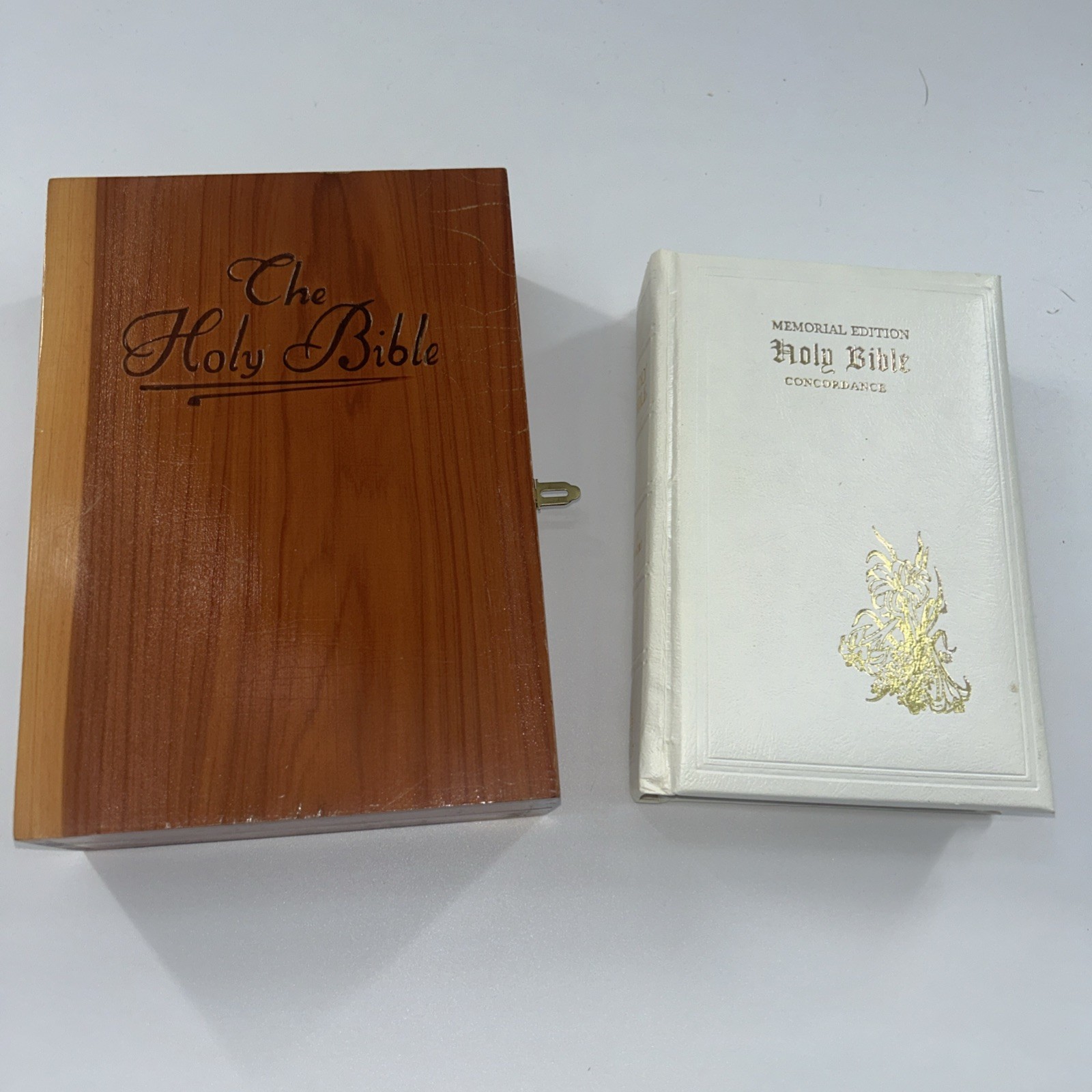 Holy Bible Memorial Edition Concordance Leather-Like Cover Pine Box Holder