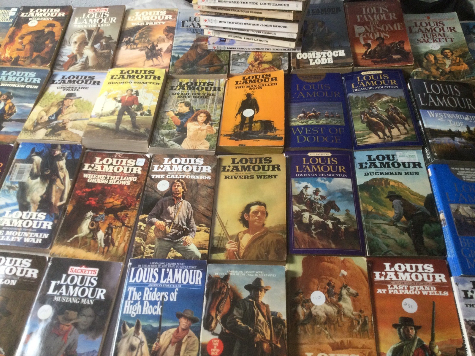 80+ Louis L&rsquo;Amour Paperback Lot Western Collection Sackett Series