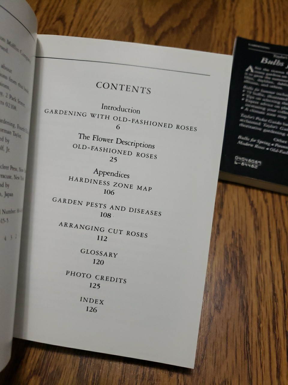 Taylor&rsquo;s Pocket Guides to Old-Fashioned Roses & Bulbs for Summer 1989 Paperbacks
