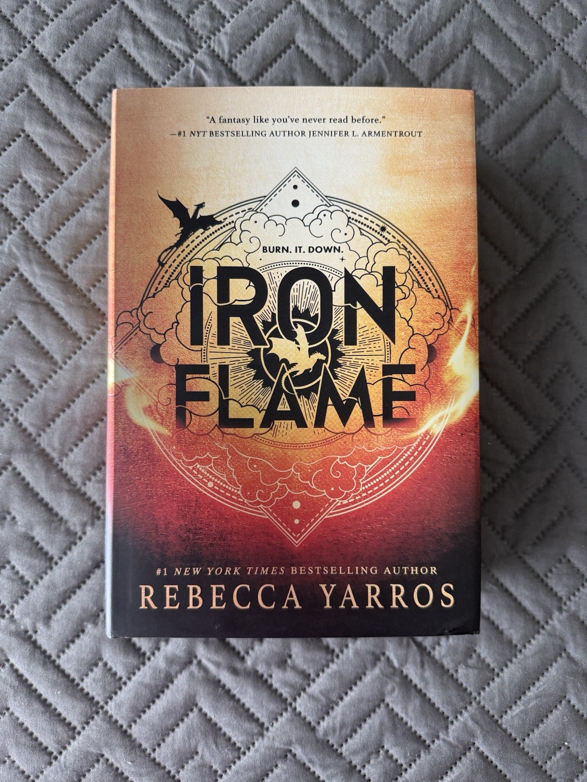 Rebecca Yarros Iron Flame (Wing and Claw Collection) Empyrean Ser. HC 2025