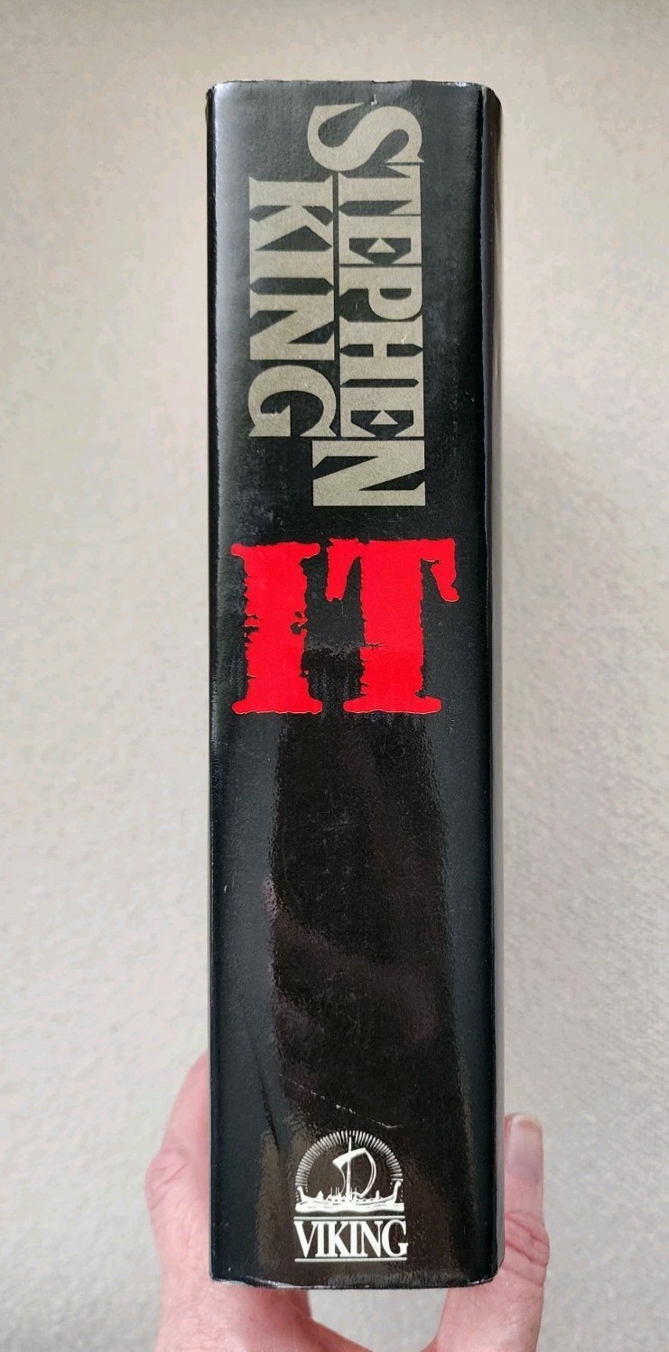 Stephen King- « It » Hardcover Book 1986 Viking Penguin Group *Read Description*