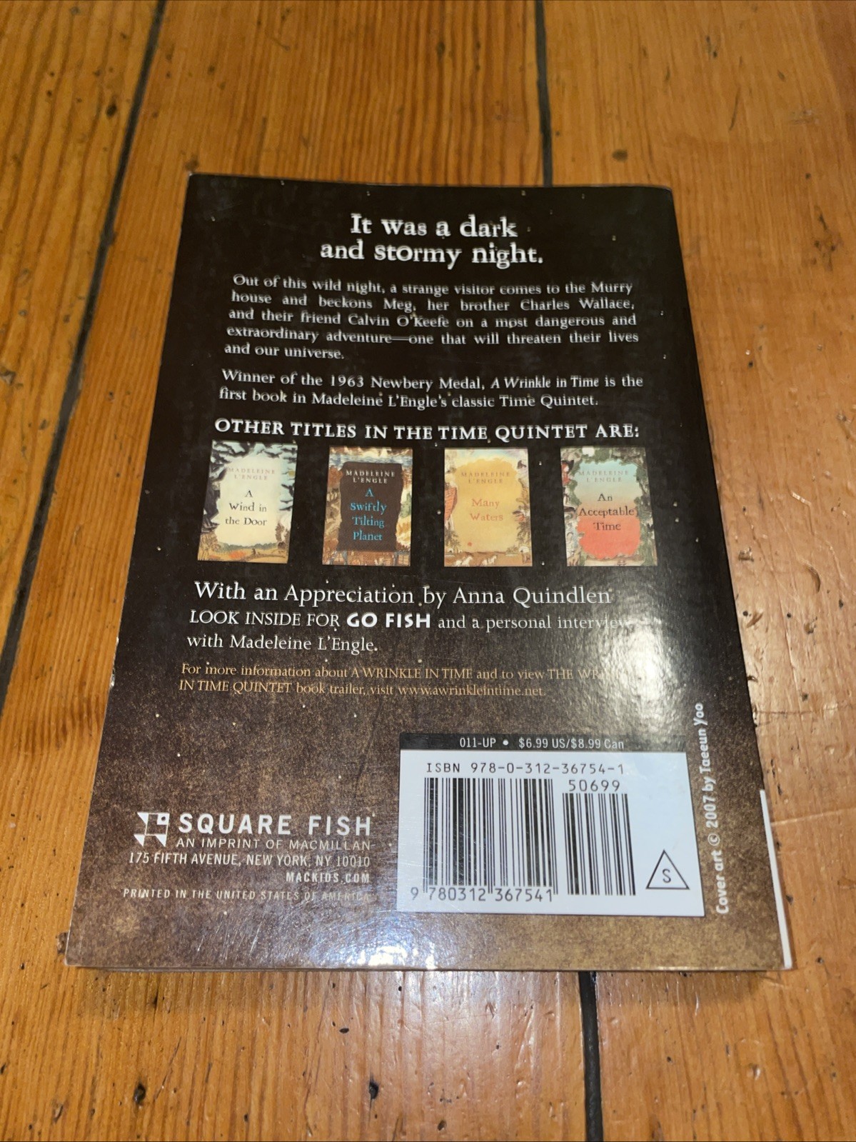 A Wrinkle In Time by Madaleine L&rsquo;Engle (2007 Square Fish Trade Paperback)