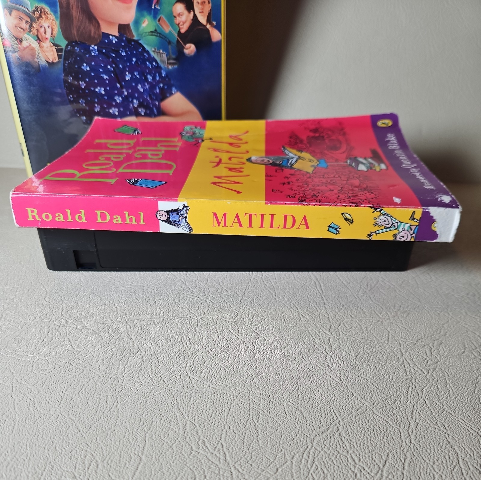 Matilda by Roald Dahl First Edition + Matilda Vintage VHS – VG – Y2K 90&rsquo;s Danny