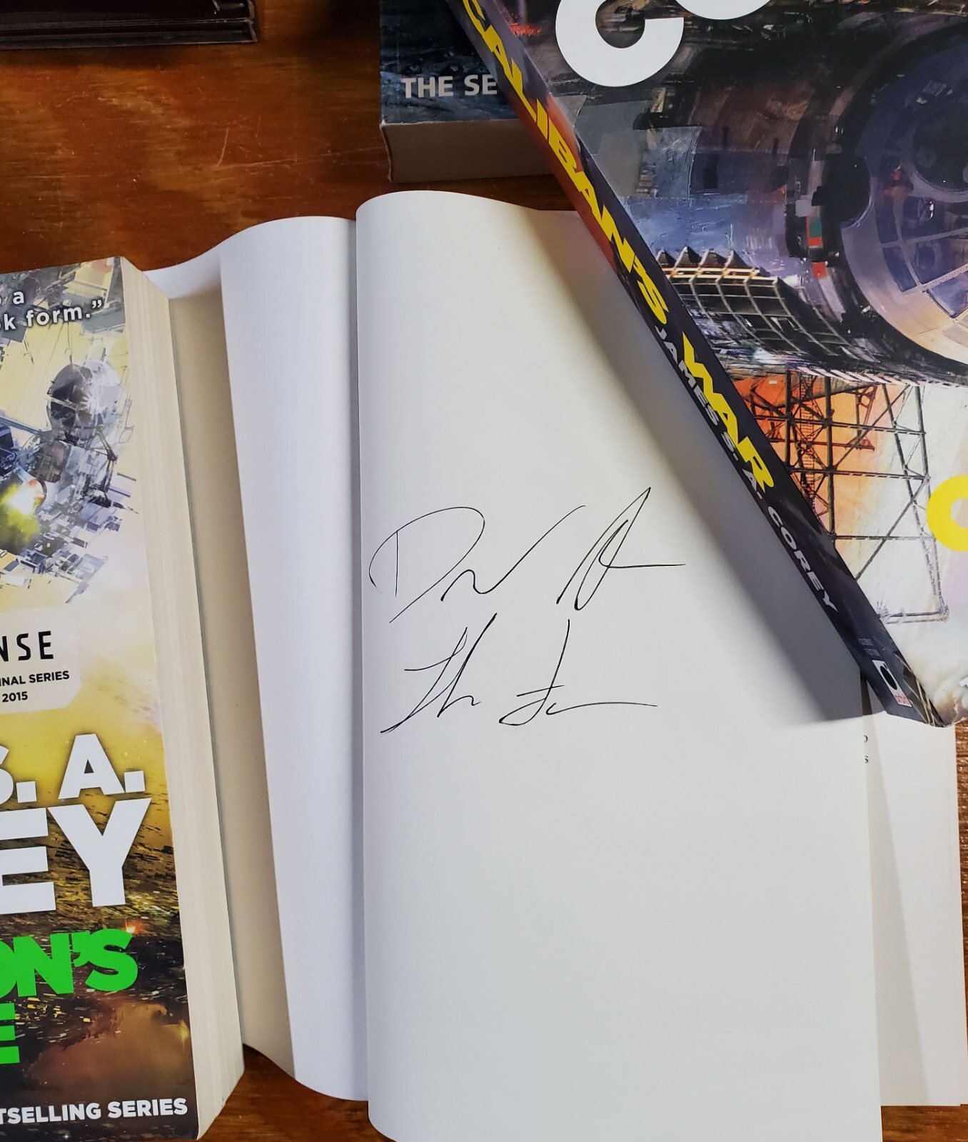 First 3 Volumes of the « Expanse » book series, Vol 1 signed