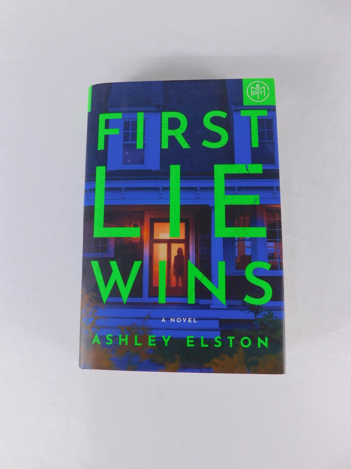 First Lie Wins Ashley Elston Viking Green Dust Jacket Hardcover 2024 Novel