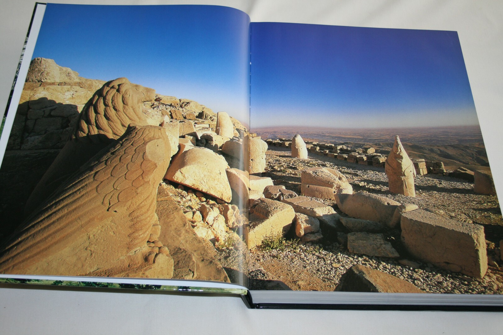 ARCHAEOLOGY TREASURES 2006 vmb Publishers Hardback 10.5&Prime;x14.5&Prime; 432 pages LKE NEW