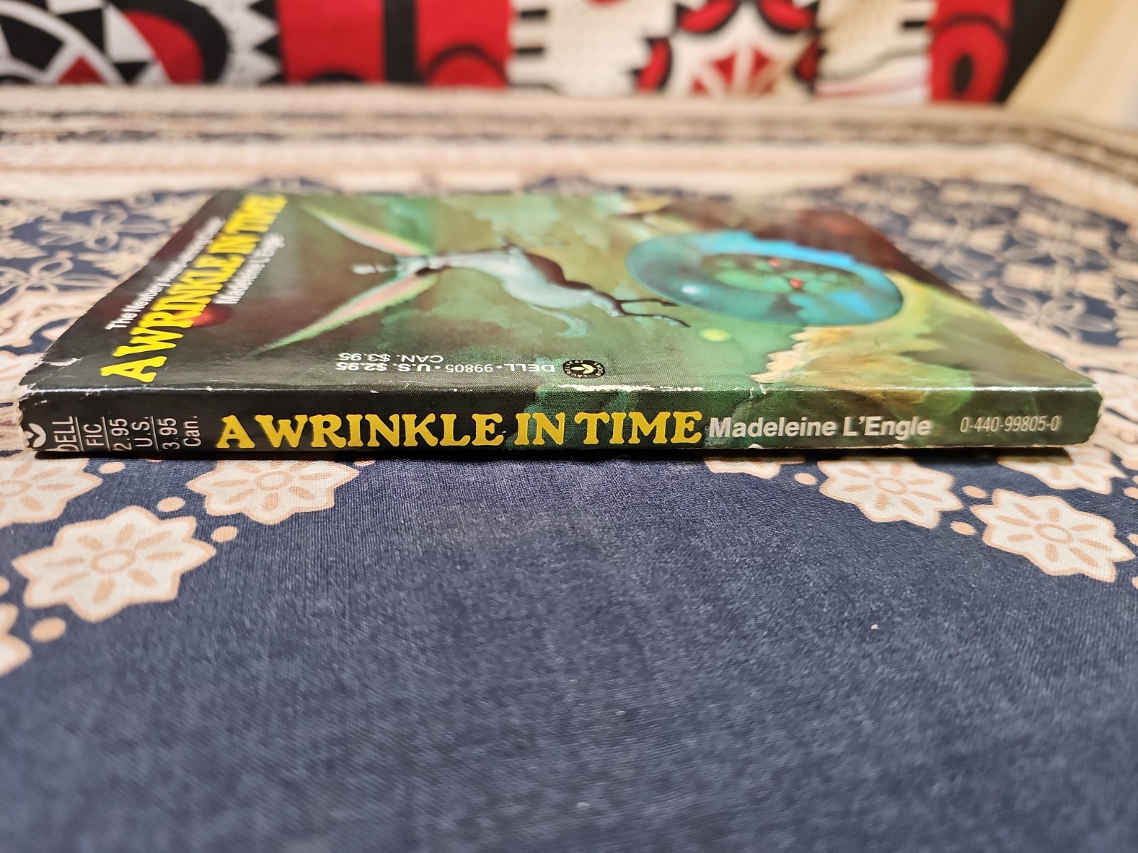 A WRINKLE IN TIME Madeleine L&rsquo;Engle PB BOOK (c) 1976 Dell Laurel-Leaf BCE ~VG+~