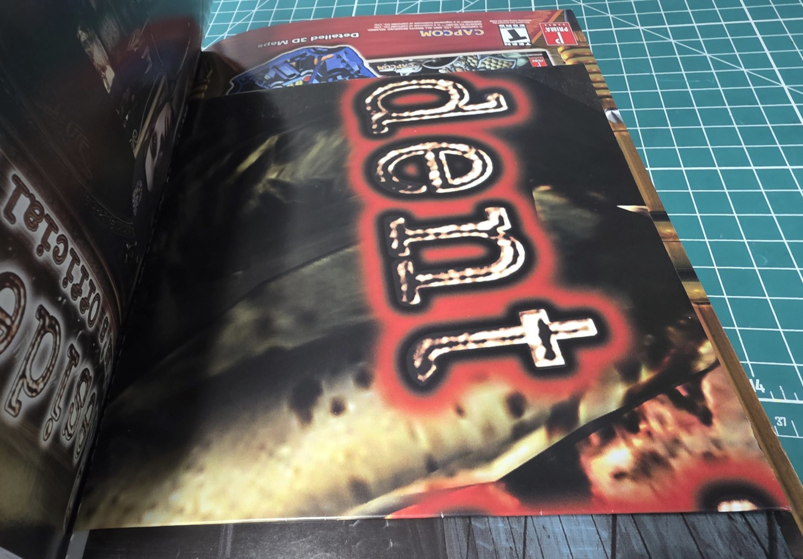 Resident Evil Prima&rsquo;s Official Strategy Guide Nintendo GAMECUBE w/POSTER – RARE!
