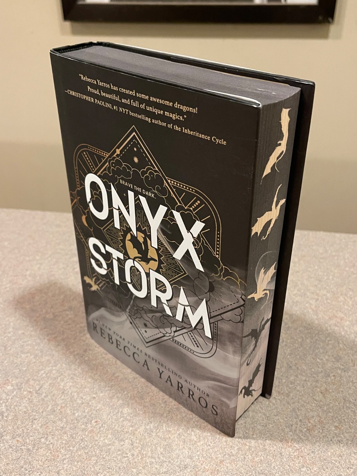 Onyx Storm Deluxe Limited Edition by Rebecca Yarros (The Empyrean Sprayed Edges