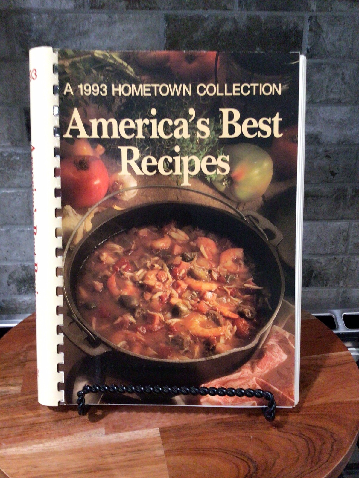 1993 HOMETOWN COLLECTION America&rsquo;s Best Recipes Cookbook 336 Pages