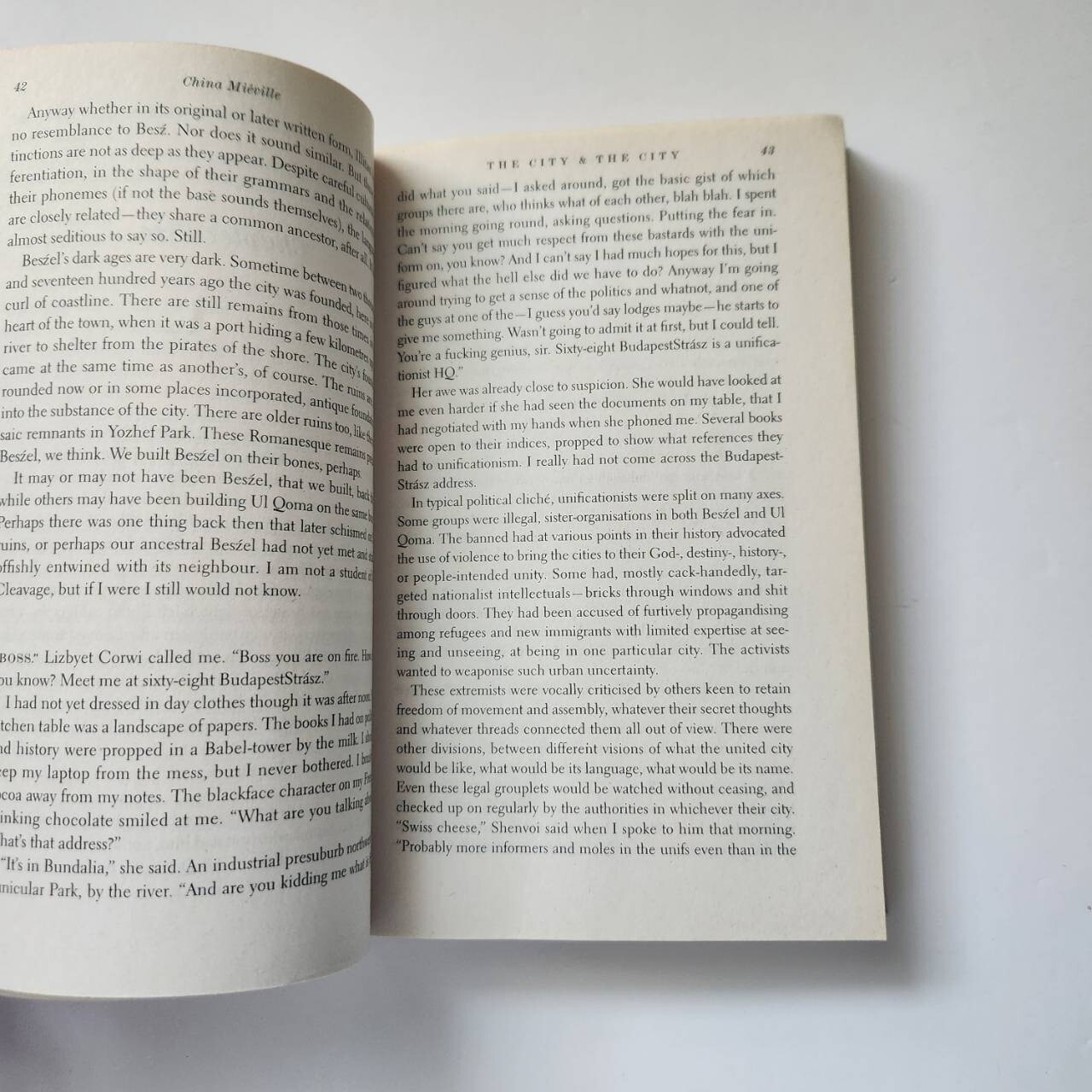 China Miéville « The City & The City » Paperback Book