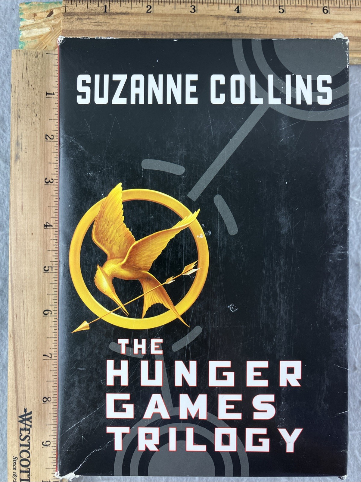 The Hunger Games Trilogy Paperback Boxed Set Suzanne Collins 1-3 / 3 Volumes