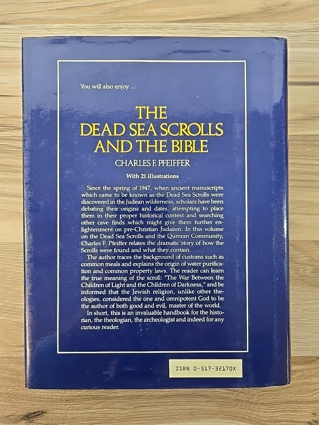 WHO&rsquo;S WHO IN THE BIBLE Two vols in One Old And New Testament & Apocrypha HC 1980